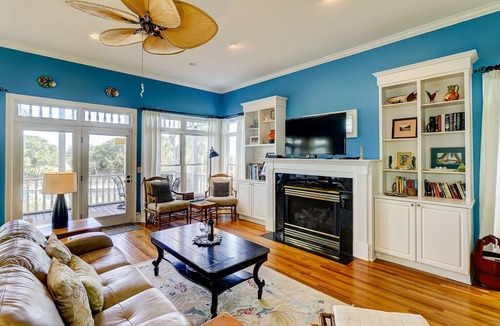 Ocean Point House | OCEANVIEW Home in Ocean Point Community- Comes with SPORTSCARD