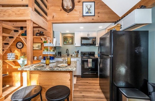 The Woods Cabin | Olde Cabin Hollow at The Woods - Cottage Core Cabin with Amenities Access