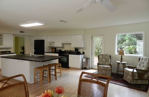 Oceanside House | ONE DISCOUNTED OPEN WEEK, June 27th-July 4th, Close to Beach, Pool, Pet Friendly