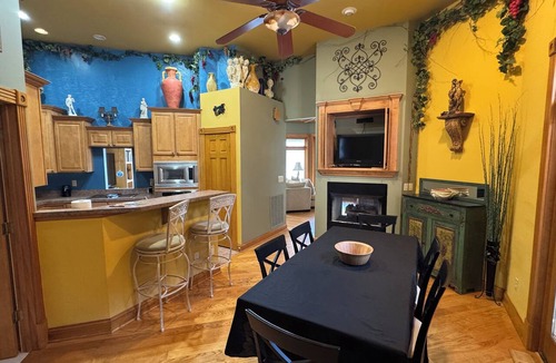 Lexington House | One-of-a- kind 5-bedroom house with lovely lake view in Lexington, Kentucky