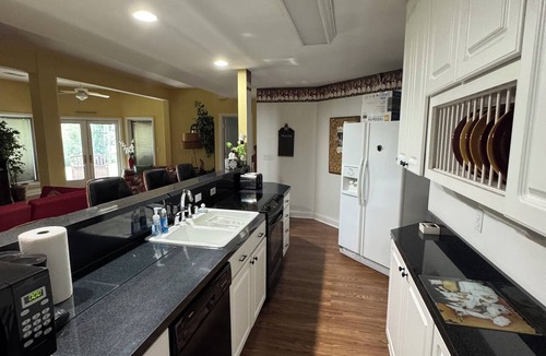 Lexington House | One-of-a- kind 5-bedroom house with lovely lake view in Lexington, Kentucky