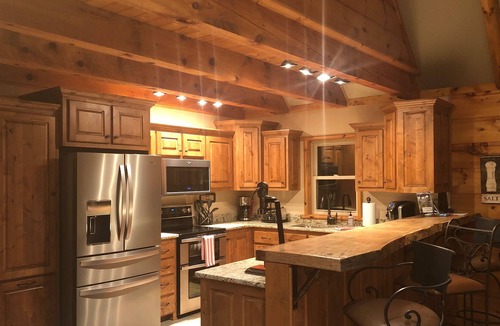 Butler Cabin | ONE OF A KIND LUXURY LAKESIDE TREE HOUSEPontoon, Ski, Hike, Rejuvenate