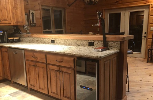 Butler Cabin | ONE OF A KIND LUXURY LAKESIDE TREE HOUSEPontoon, Ski, Hike, Rejuvenate