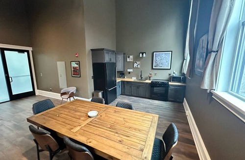 Barre Apartment | One Zero Five Stay 304