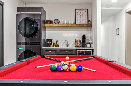 Gatlinburg Ski Chalet | Outdoor Pool with Mountain Views! Hot Tub Arcade Room Sauna Fire Pit