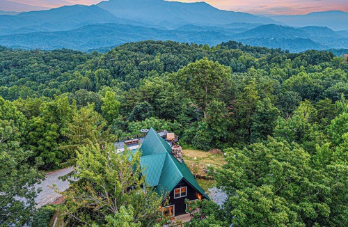 Gatlinburg Ski Chalet | Outdoor Pool with Mountain Views! Hot Tub Arcade Room Sauna Fire Pit