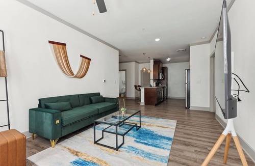 Farragut Apartment | Overlook 3005 Luxe Modern Corporate 2Bd Apt