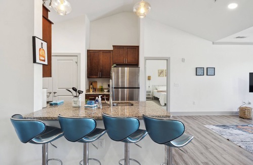 Farragut Apartment | Overlook 4302 I Stunning 2Bd/2Bth Apt I Pool