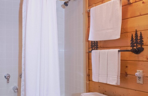 Walker Resort | Overlook the pool and the lake at reduced rates this late summer.