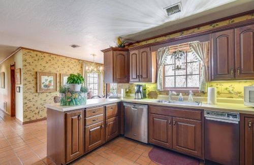 Dover House | Ozark Getaway w/Pond, Fire Pit & Patio