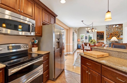 Nebo House | Paddle On Inn | Spacious Lakefront Retreat with Private Dock + VIEWS!