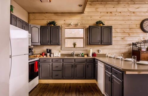 Chalet Village Ski Chalet | Panoramic View l King Suites l Pools l Bunkbeds l 3 mi to Gatlinburg l Game Room