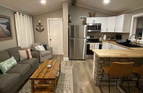 Williamstown Cottage | Paradise Cove on the Lake with Dock and Firepit - 7 miles to the Ark!