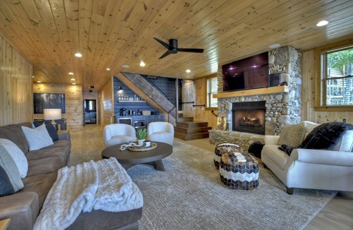 Blue Ridge House | Paradise on the Lake! Make your family memories here!