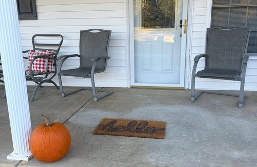 Flat Rock Cottage | Peaceful 1-bedroom cottage surrounded by apple orchards in charming Flat Rock