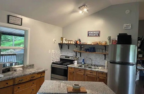 Wardensville House | Peaceful 2 bedroom cottage in Lost River w/stream