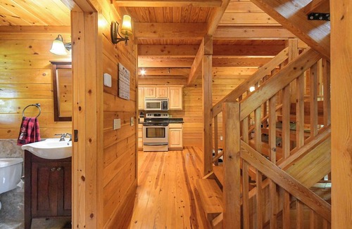 Talking Rock Cabin | Peaceful 3-bedroom mountain cabin in the charming & gated Talking Rock Resort.