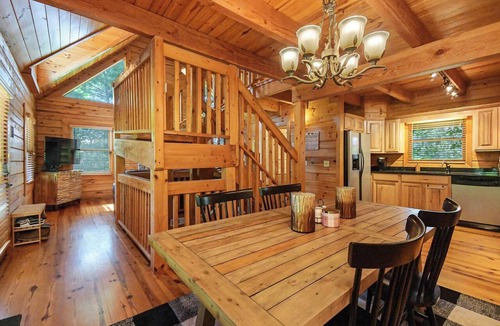 Talking Rock Cabin | Peaceful 3-bedroom mountain cabin in the charming & gated Talking Rock Resort.