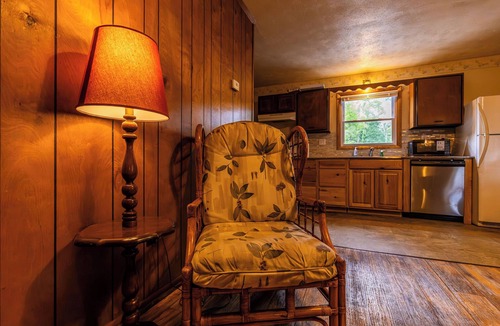 Benton Apartment | Peaceful Cabin on Kentucky Lake