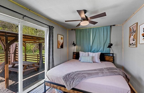 Newport Cabin | Peaceful Cabin Retreat with Spa Features & Unique Farm Vibes in Newport, Tennessee
