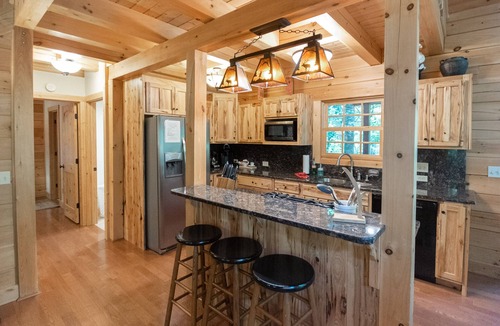 Franklin Cabin | Peaceful Charming Cabin Retreat