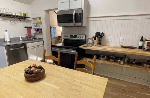 Weaverville Cabin | Peaceful Creekside Cabin, Dog-friendly, Hot Tub, Gas Fireplace, Gas Grill