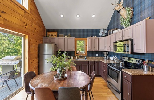 Wardensville Cabin | Peaceful Mountain Getaway: hiking, hot tub, and views
