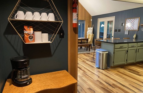 The Woods Cabin | Peaceful Pines, luxury 4-bed, mid-century cabin