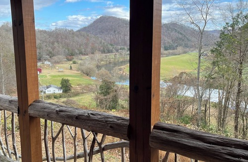 Smith Cabin | Peaceful tranquility from a river view cabin