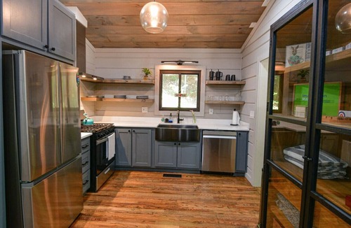 Cherry Log Cabin | Peach & Plumeria Hideaway | 2BR Mountain Cabin Hot Tub Adventure Included