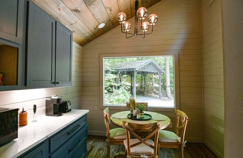 Cherry Log Cabin | Peach & Plumeria Hideaway | 2BR Mountain Cabin Hot Tub Adventure Included