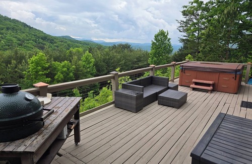 Tellico Plains Cabin | Perched on top with crazy views of Cherokee Mountain