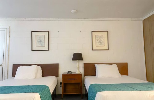 Spencer Hotel | Perfect Family Escape | Stay Near Buck Knob Peak & Scenic Views | 4 Units