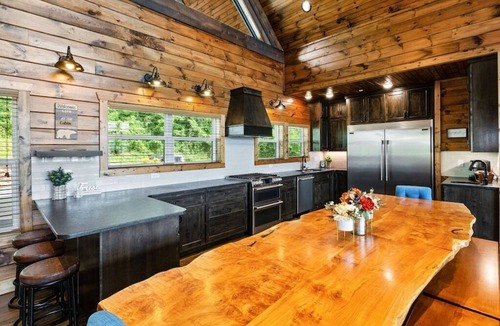 Gatlinburg Cabin | Perfect for Families! 2 Hot Tubs! Views!