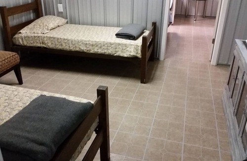 Paris Cabin | Perfect for large groups and family event's!Hunters and fishermans paradise.