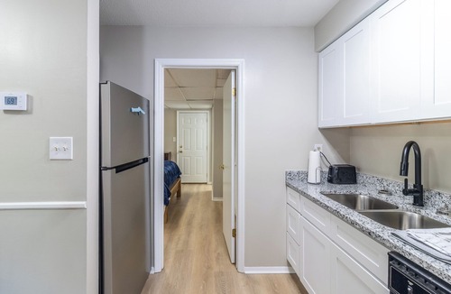 Cleveland House | Pet-Friendly 2BR Townhome, Easy I-75 Access, seconds from Target.