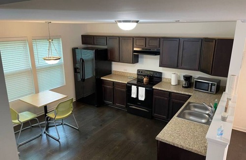 Oakdale House | Pet-Friendly 3BR | Mins to Uptown & Novant | 20% Off