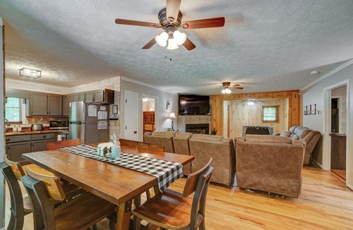 Cherry Log Cabin | Pet-Friendly Aska Adventure Cabin