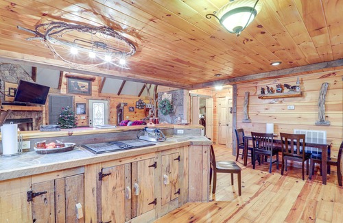 Butler Cabin | Pet-Friendly Butler Cabin w/Hot Tub, Walk to Lake