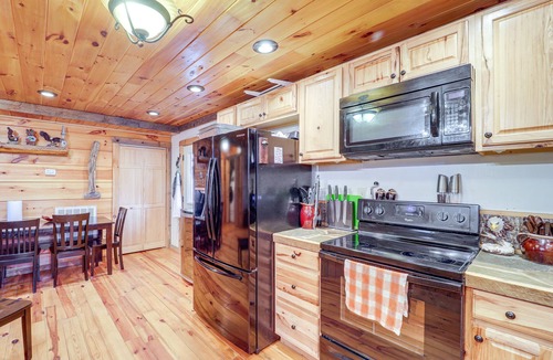 Butler Cabin | Pet-Friendly Butler Cabin w/Hot Tub, Walk to Lake