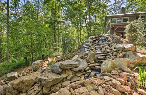 Helen House | Pet-Friendly Clarkesville Cabin Rental Near Helen!