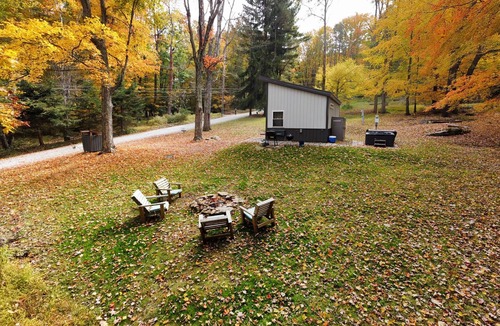 Thayerville Cabin | Pet-Friendly Cozy Home w/Hot Tub & Fire Pit
