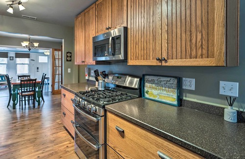 Delavan Lake House | Pet-Friendly Extended Stay Walk to Delavan Lake