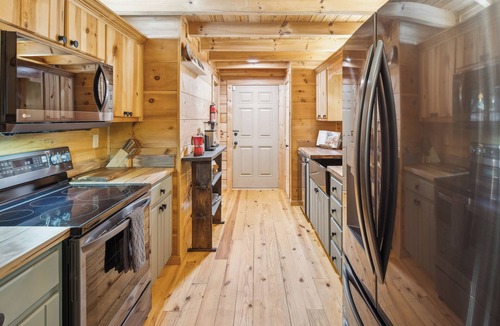 Rutherfordton Cabin | Pet-Friendly Lake Lure Cabin w/Outdoor Oasis!