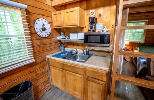 Columbia Cabin | Pet Friendly Log Cabin, Perfect for an Adventure in Kentucky's Lake Country