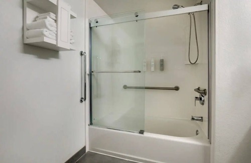 Polk Village Hotel | Pet-Friendly Room w/Parking | 3.2 Miles Away from Waterfront Park & Outdoor Fun