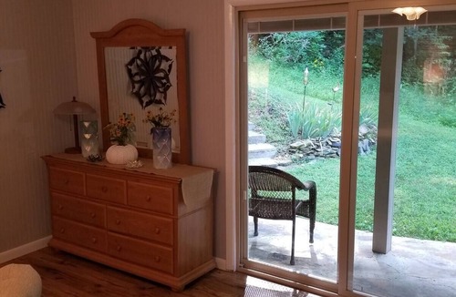 Gatlinburg Cottage | Pet Friendly, secluded Moonfall Cottage Gatlinburg!