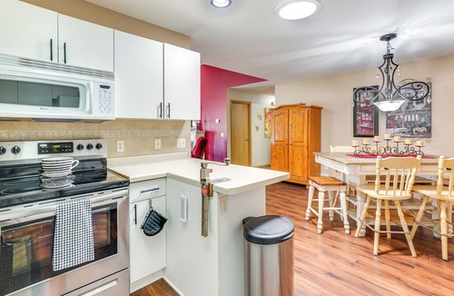 Sheboygan House | Pet-Friendly Sheboygan Home: 4 Mi to Lake Michigan