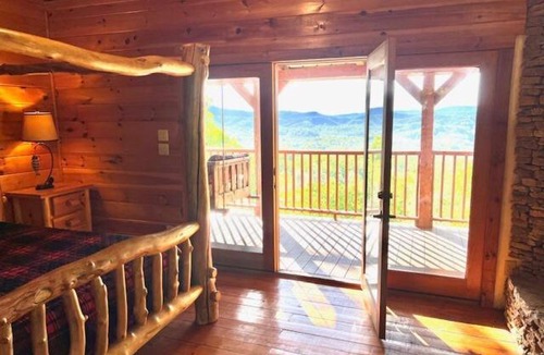 Townsend House | Pet-Friendly Townsend Mtn Cabin w Hot Tub, Daybed Patio