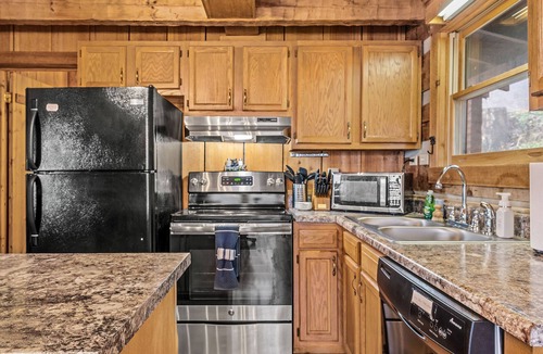 Pigeon Forge Cabin | Pigeon Forge Cabin, 6 Miles to Dollywood King & Queen beds Coffee Bar HotTub